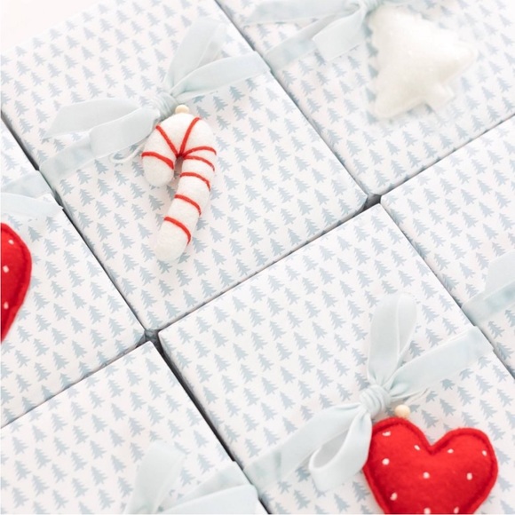 Sugar Paper Felt Gift Topper Set Red White New - Picture 3 of 6